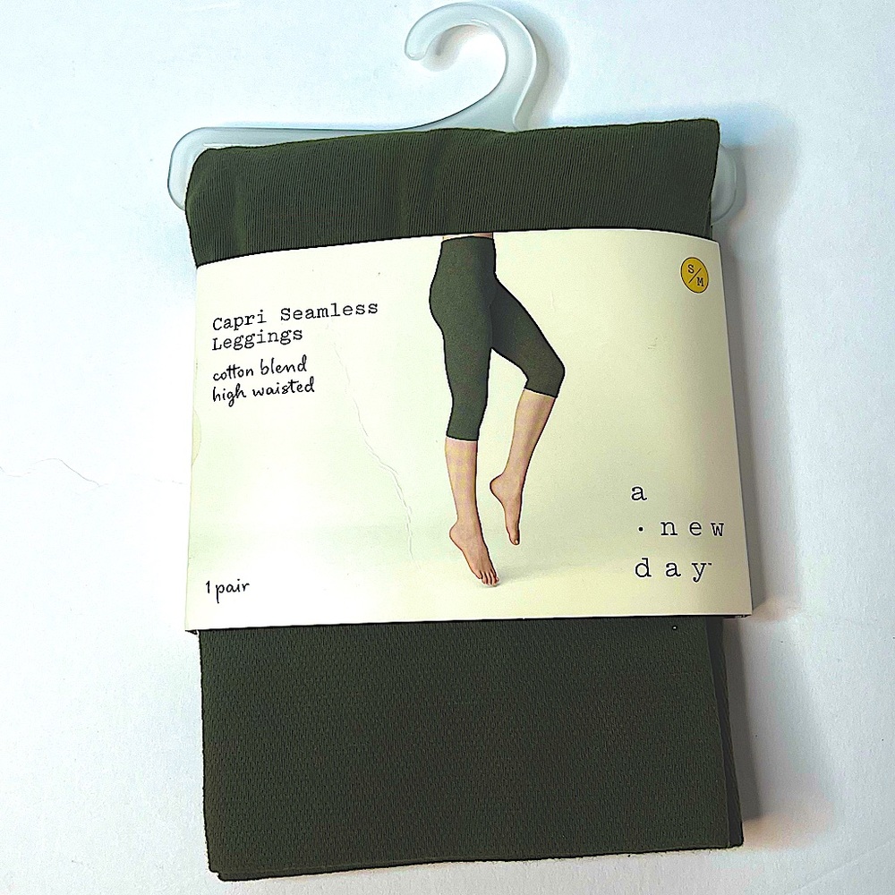 A New Day Seamless Capri Leggings High Waist Olive Green Size S/M  NEW!